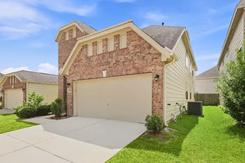 2747 Meandering Elm Trail