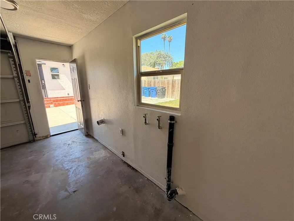 7108 Heliotrope Bell, CA 90201