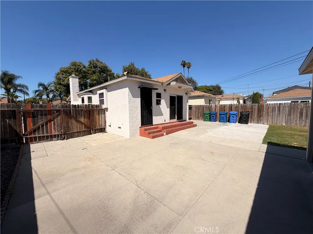 7108 Heliotrope Bell, CA 90201