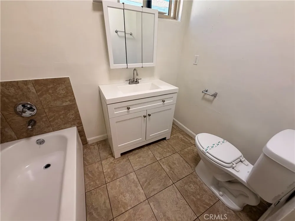 7108 Heliotrope Bell, CA 90201