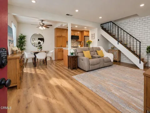 1102 W Calle Del Sol #3