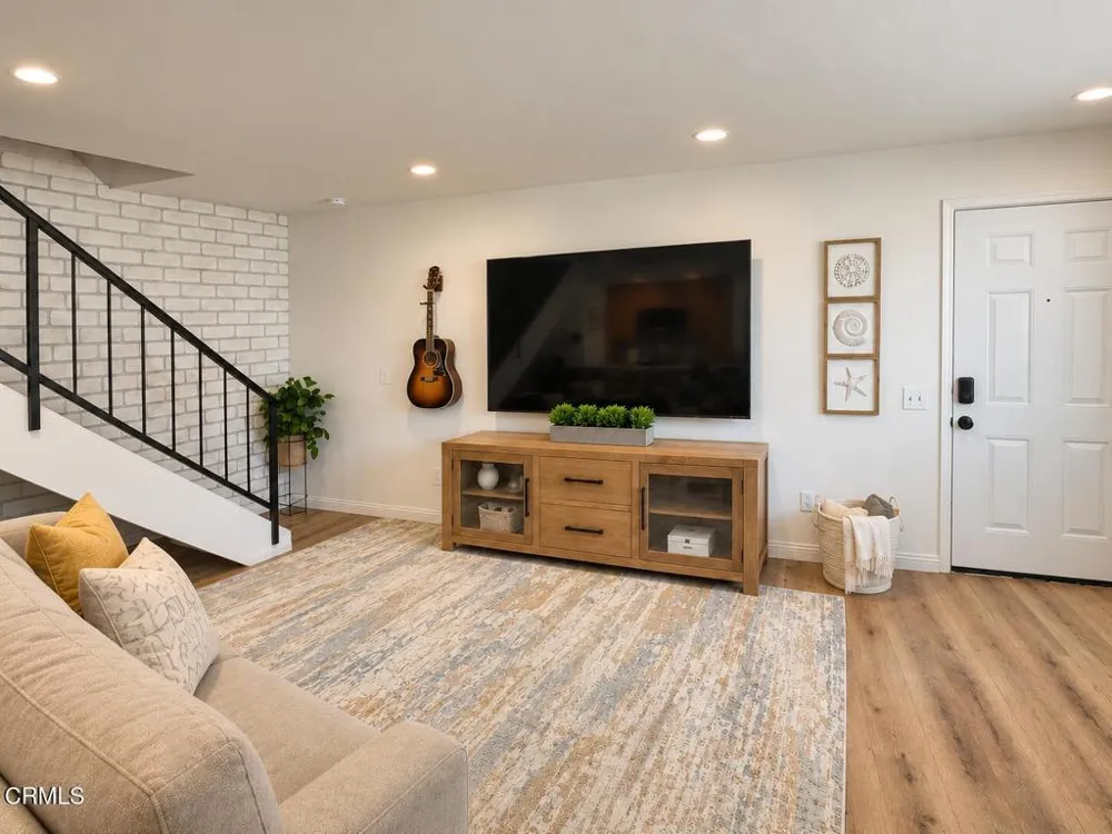 1102 W Calle Del Sol #3 Azusa, CA 91702