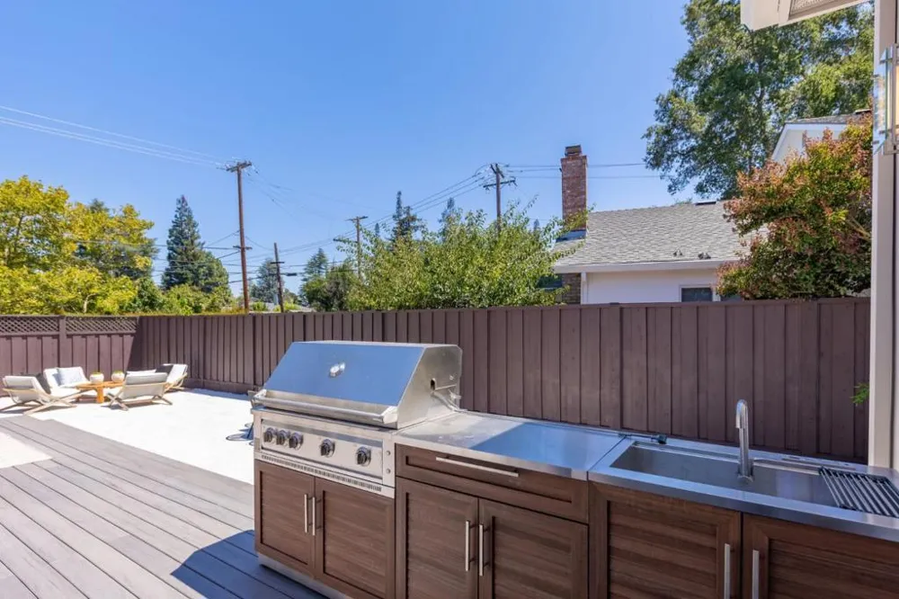 3990 Laguna Avenue Palo Alto, CA 94306