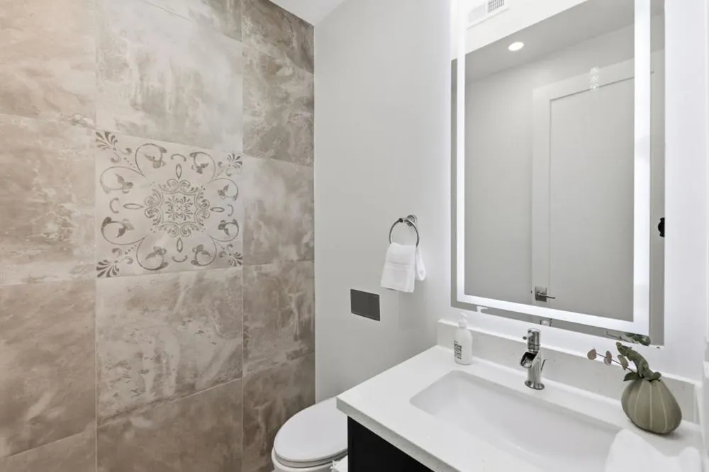 3990 Laguna Avenue Palo Alto, CA 94306