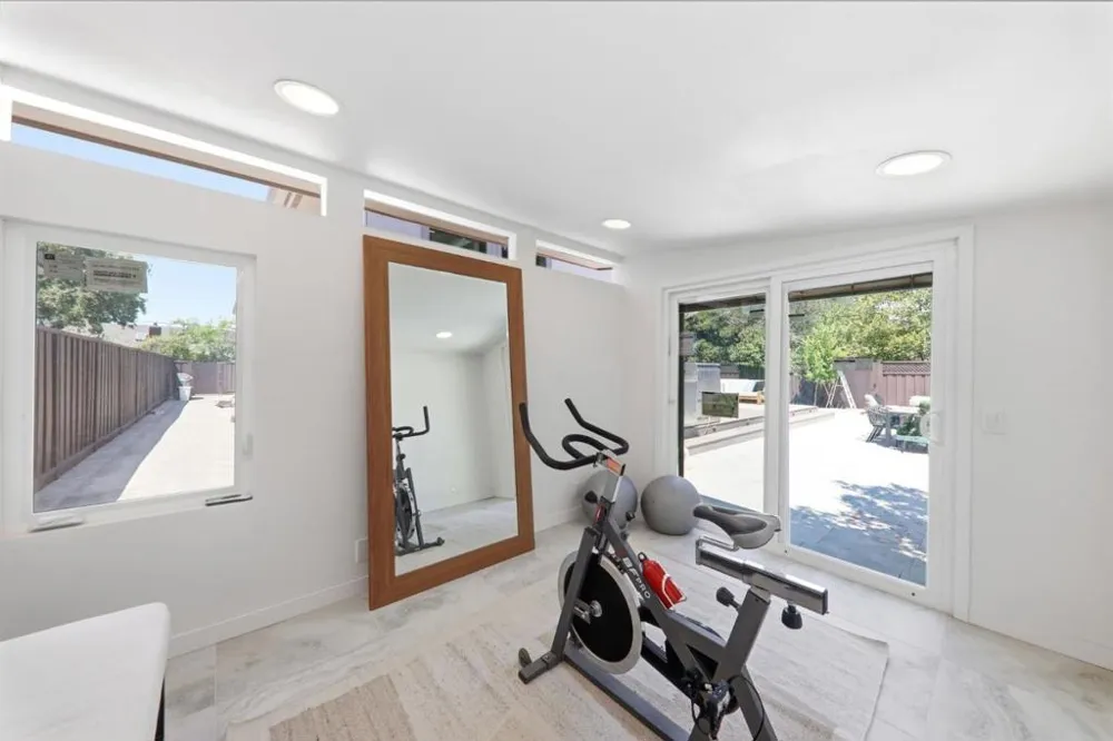 3990 Laguna Avenue Palo Alto, CA 94306