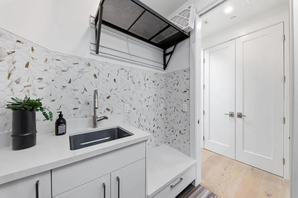 3990 Laguna Avenue Palo Alto, CA 94306