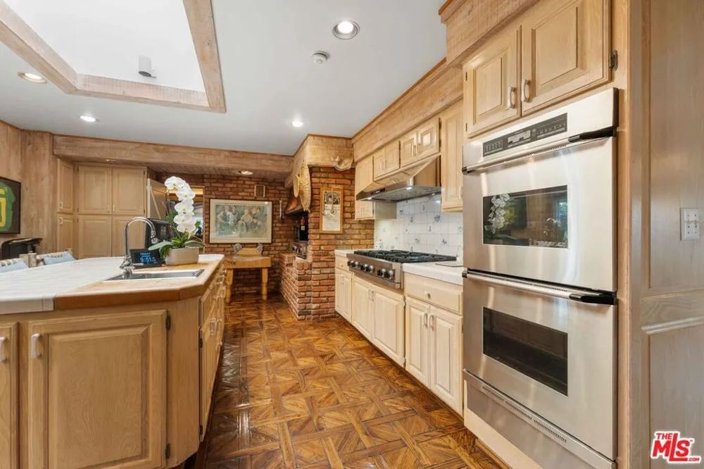 1250 Shadow Hill Way Beverly Hills, CA 90210