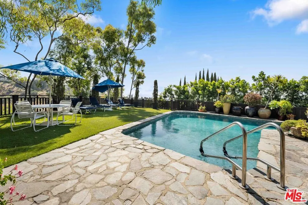 1250 Shadow Hill Way Beverly Hills, CA 90210