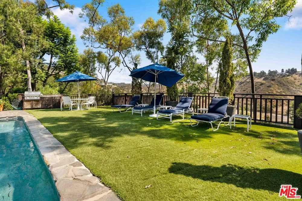 1250 Shadow Hill Way Beverly Hills, CA 90210