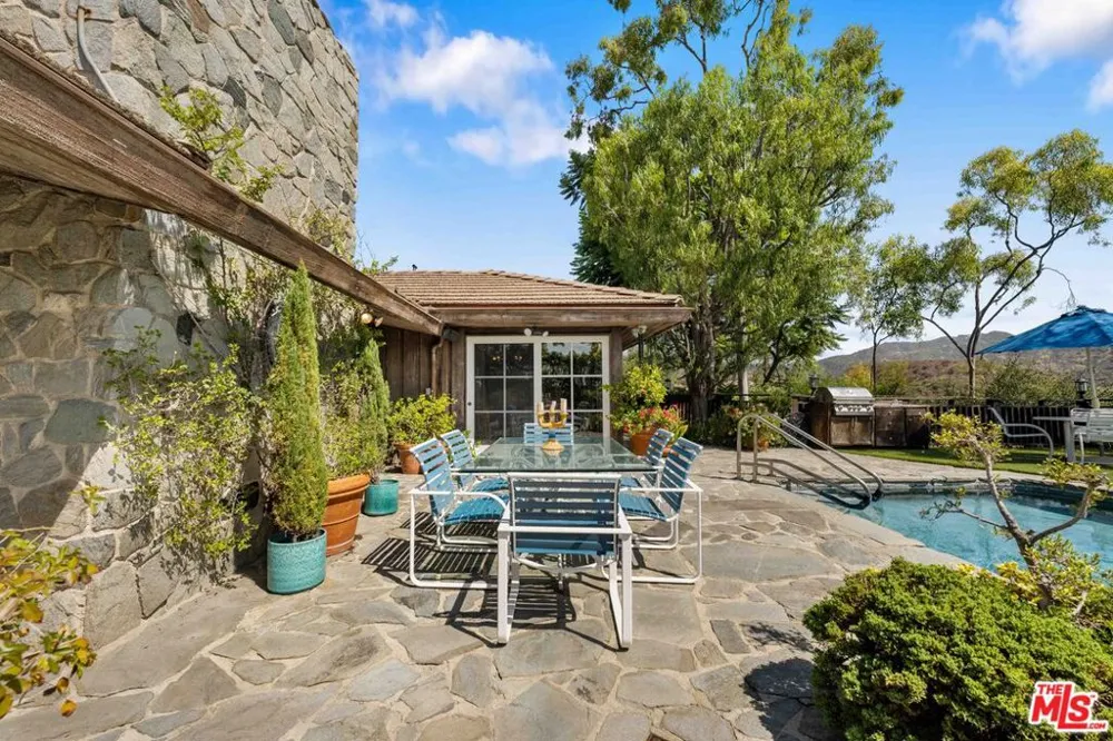 1250 Shadow Hill Way Beverly Hills, CA 90210