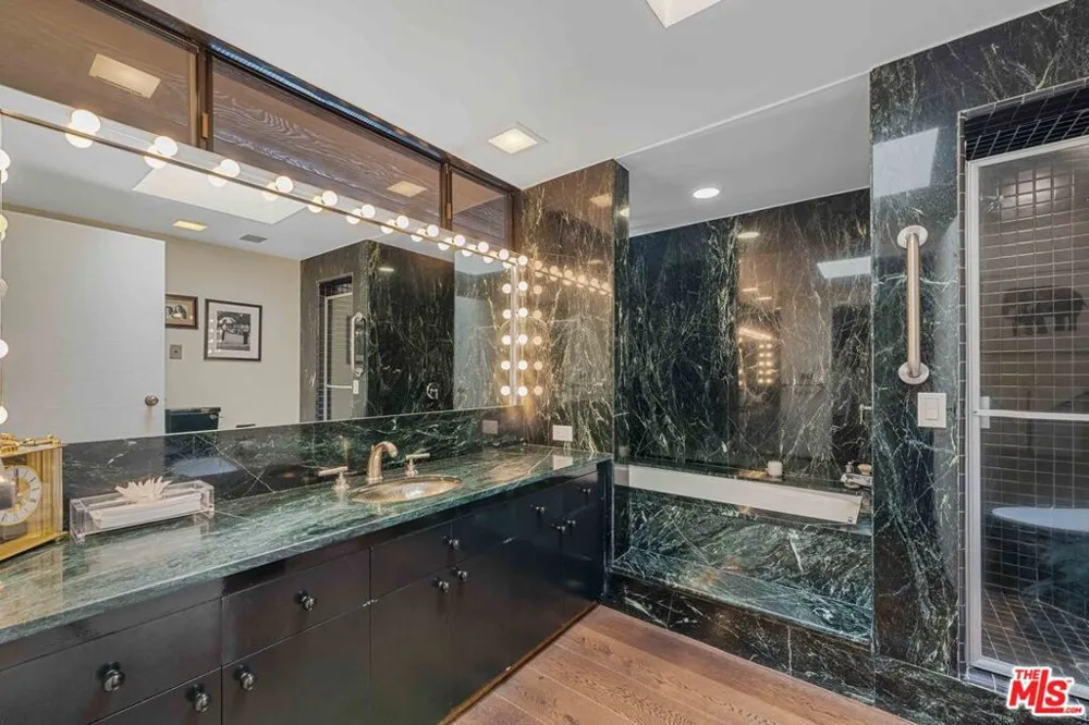 1250 Shadow Hill Way Beverly Hills, CA 90210