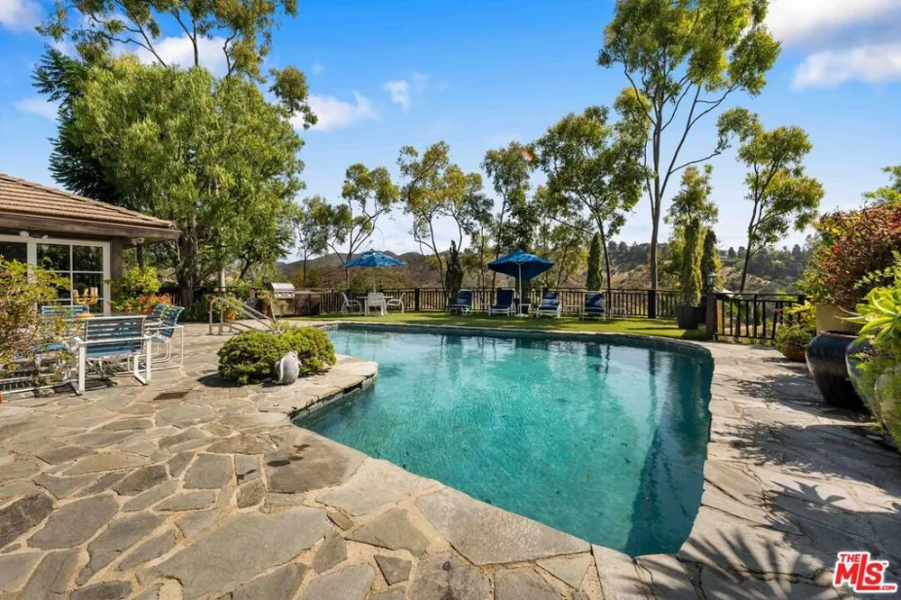 1250 Shadow Hill Way Beverly Hills, CA 90210
