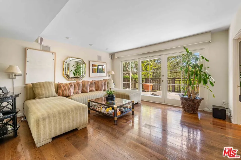 1250 Shadow Hill Way Beverly Hills, CA 90210