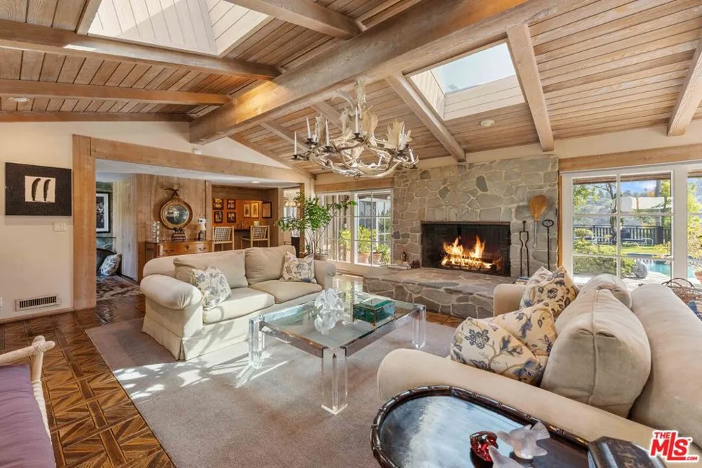 1250 Shadow Hill Way Beverly Hills, CA 90210