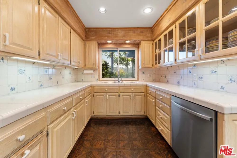 1250 Shadow Hill Way Beverly Hills, CA 90210