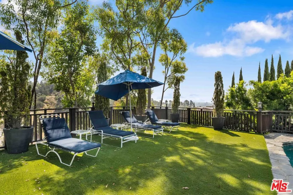 1250 Shadow Hill Way Beverly Hills, CA 90210