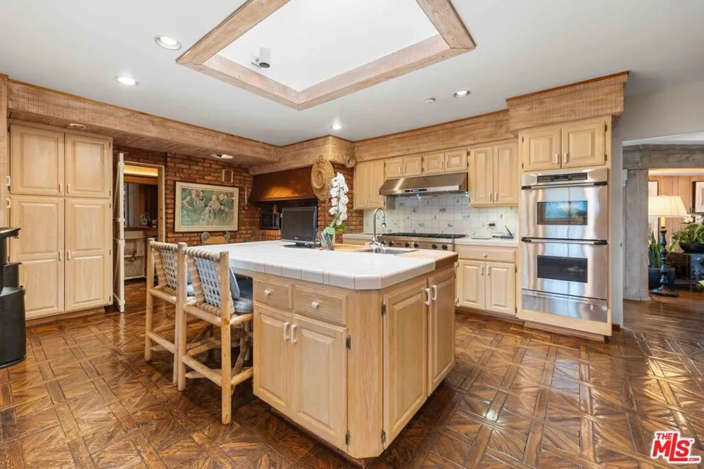 1250 Shadow Hill Way Beverly Hills, CA 90210