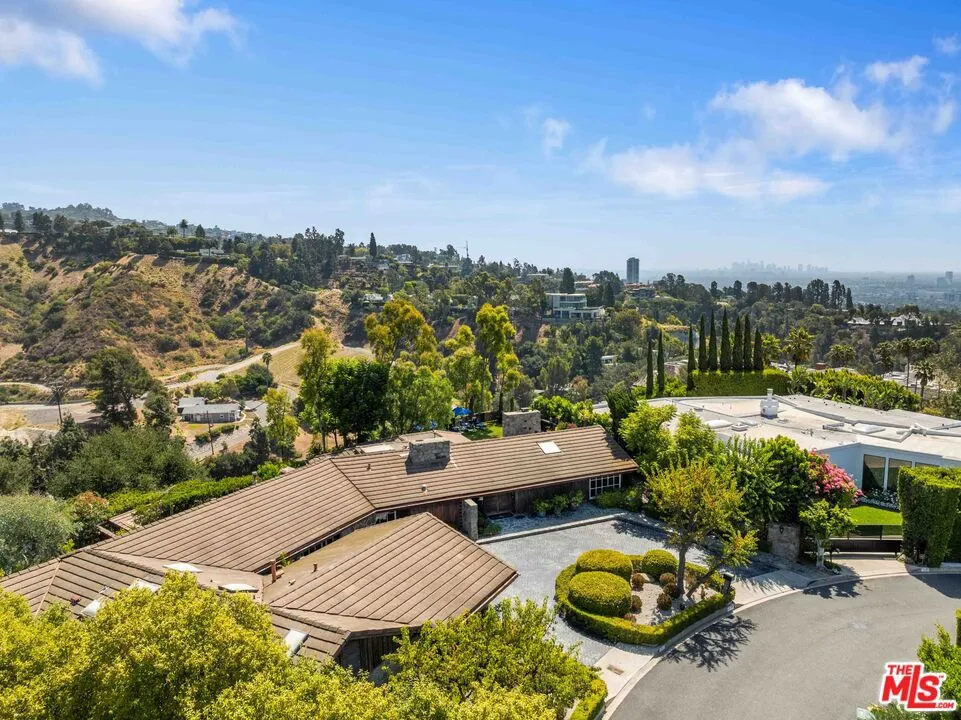 1250 Shadow Hill Way Beverly Hills, CA 90210