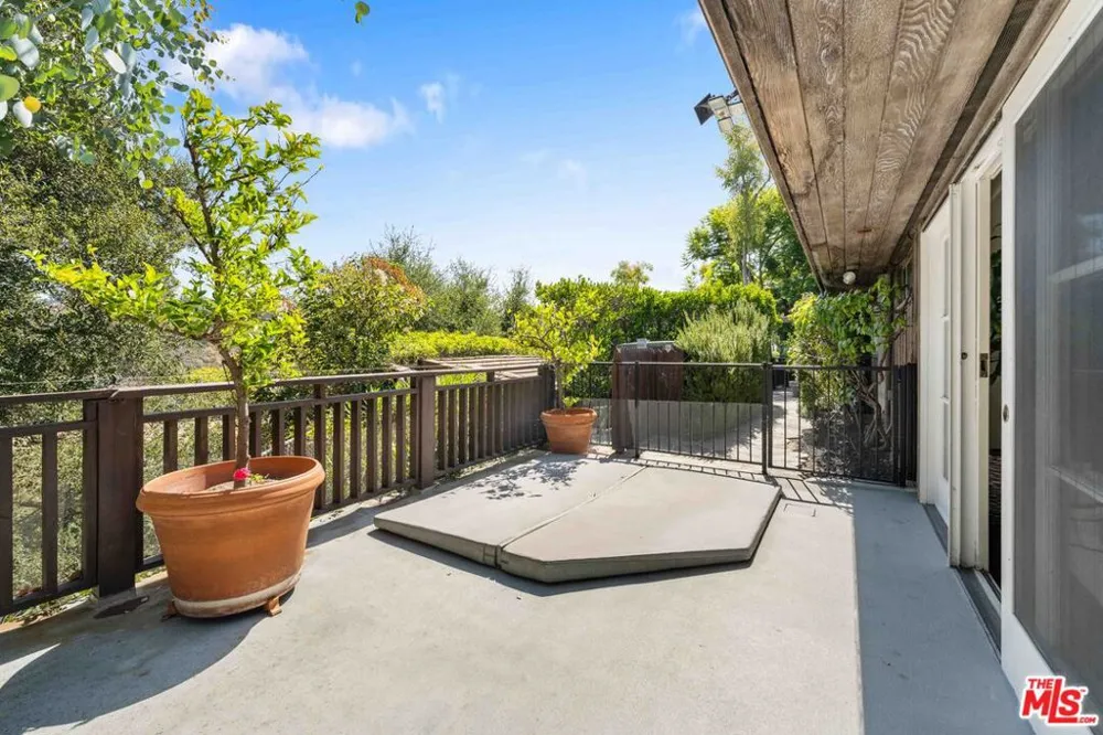 1250 Shadow Hill Way Beverly Hills, CA 90210