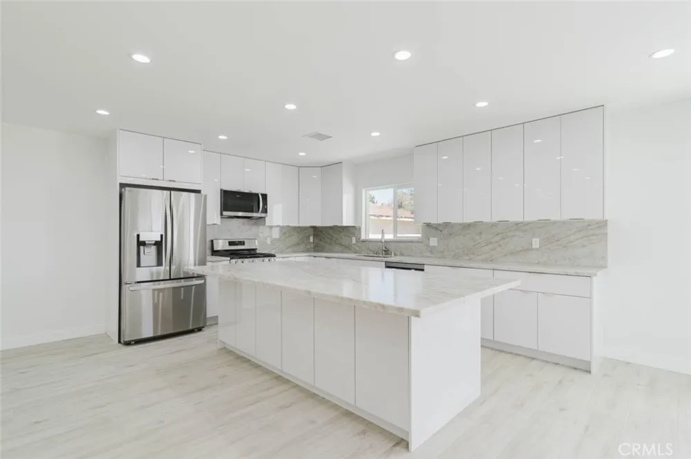 8310 Canterbury Avenue Sun Valley, CA 91352