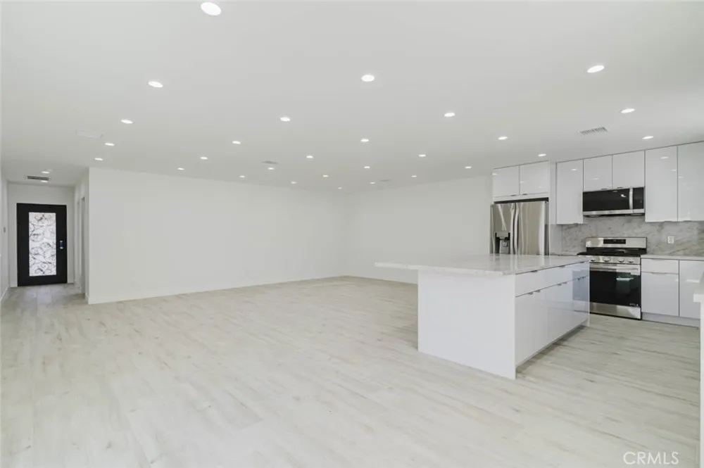 8310 Canterbury Avenue Sun Valley, CA 91352