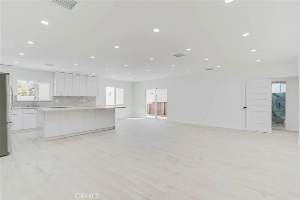 8310 Canterbury Avenue Sun Valley, CA 91352