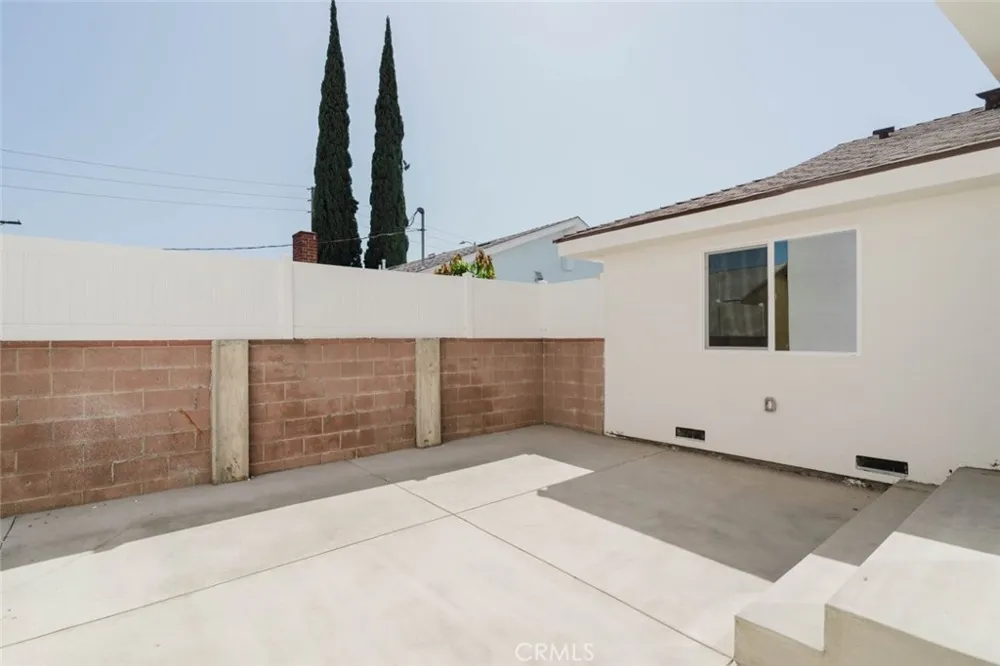 8310 Canterbury Avenue Sun Valley, CA 91352