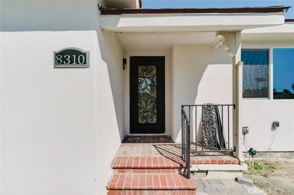 8310 Canterbury Avenue Sun Valley, CA 91352