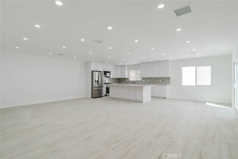 8310 Canterbury Avenue Sun Valley, CA 91352