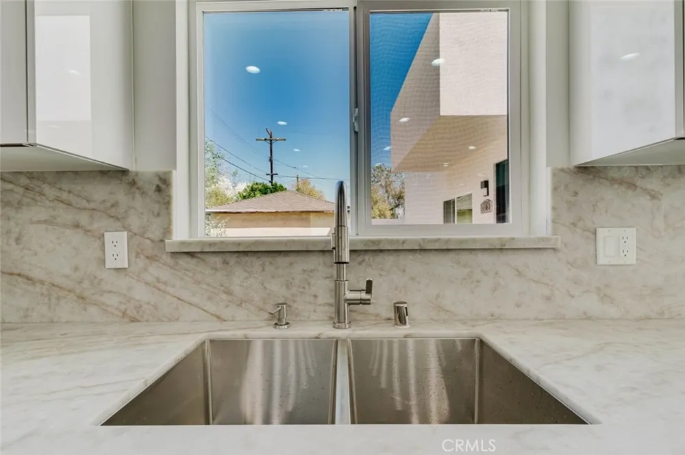 8310 Canterbury Avenue Sun Valley, CA 91352