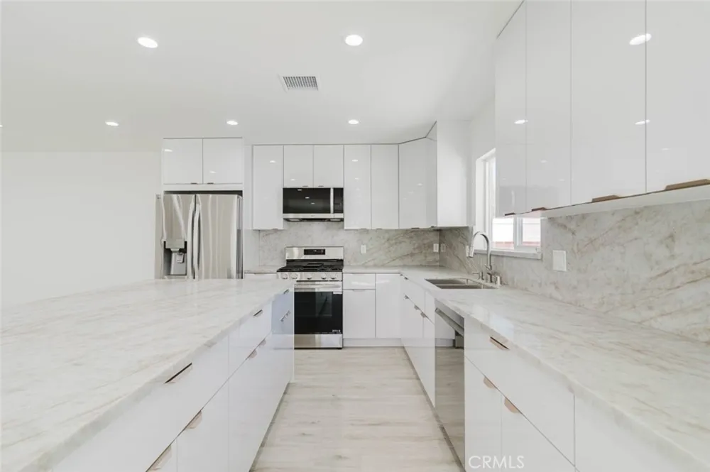 8310 Canterbury Avenue Sun Valley, CA 91352
