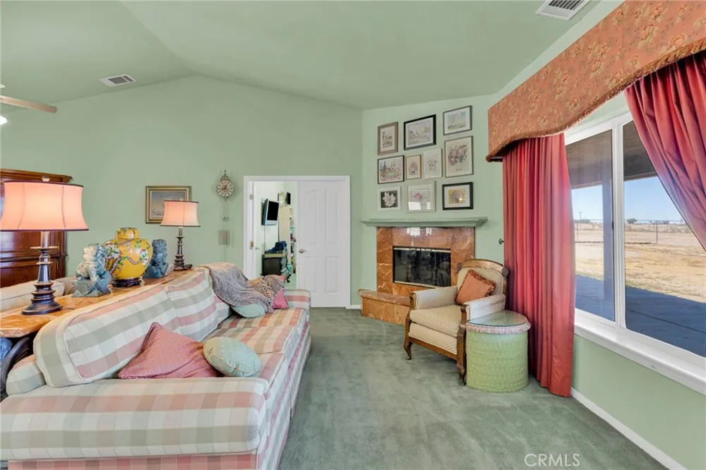 8828 Vincent Court Oak Hills, CA 92344