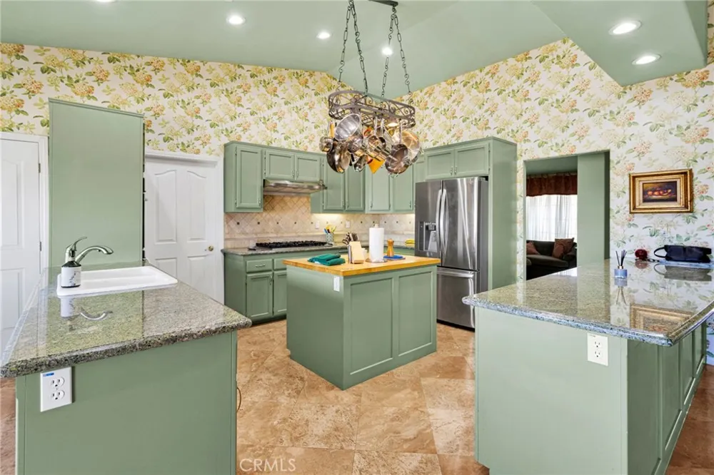 8828 Vincent Court Oak Hills, CA 92344