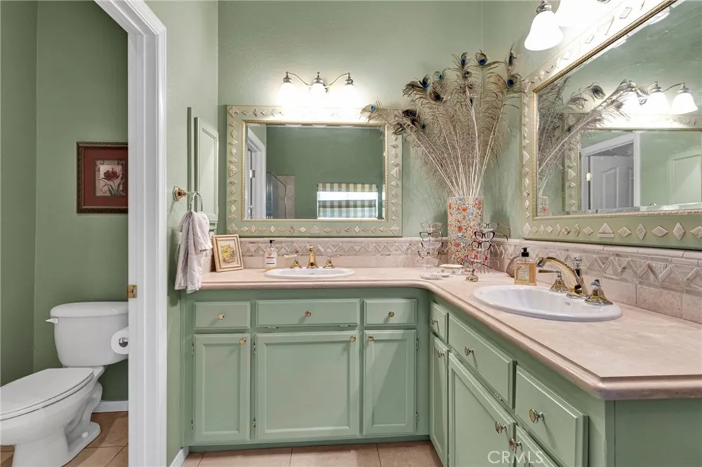 8828 Vincent Court Oak Hills, CA 92344