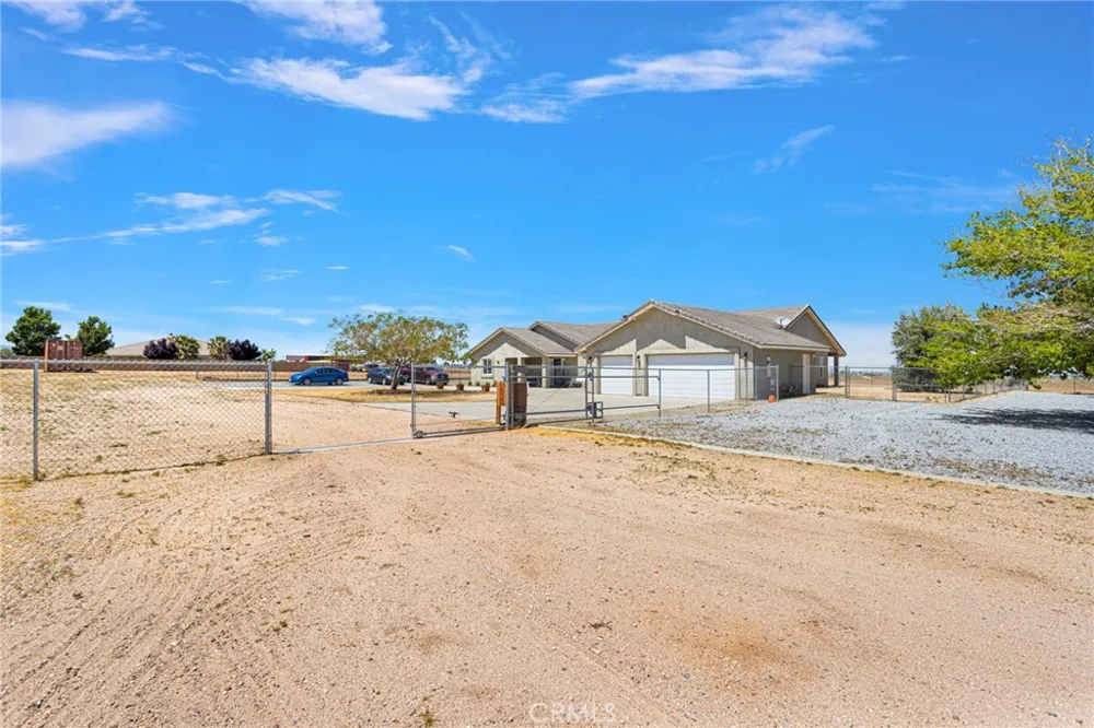 8828 Vincent Court Oak Hills, CA 92344