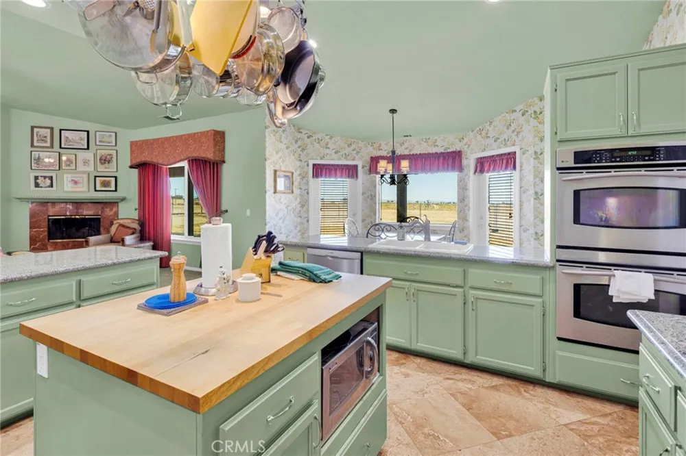 8828 Vincent Court Oak Hills, CA 92344