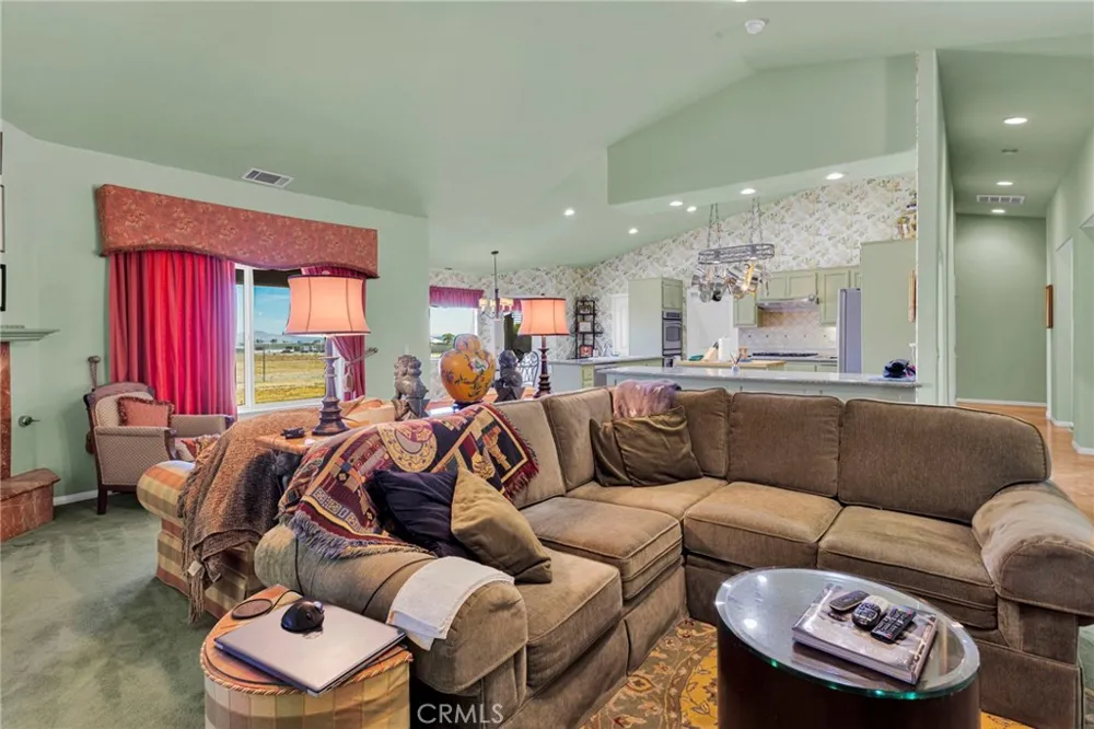 8828 Vincent Court Oak Hills, CA 92344