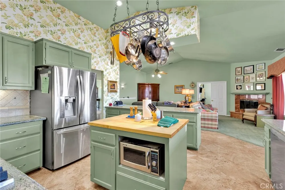 8828 Vincent Court Oak Hills, CA 92344