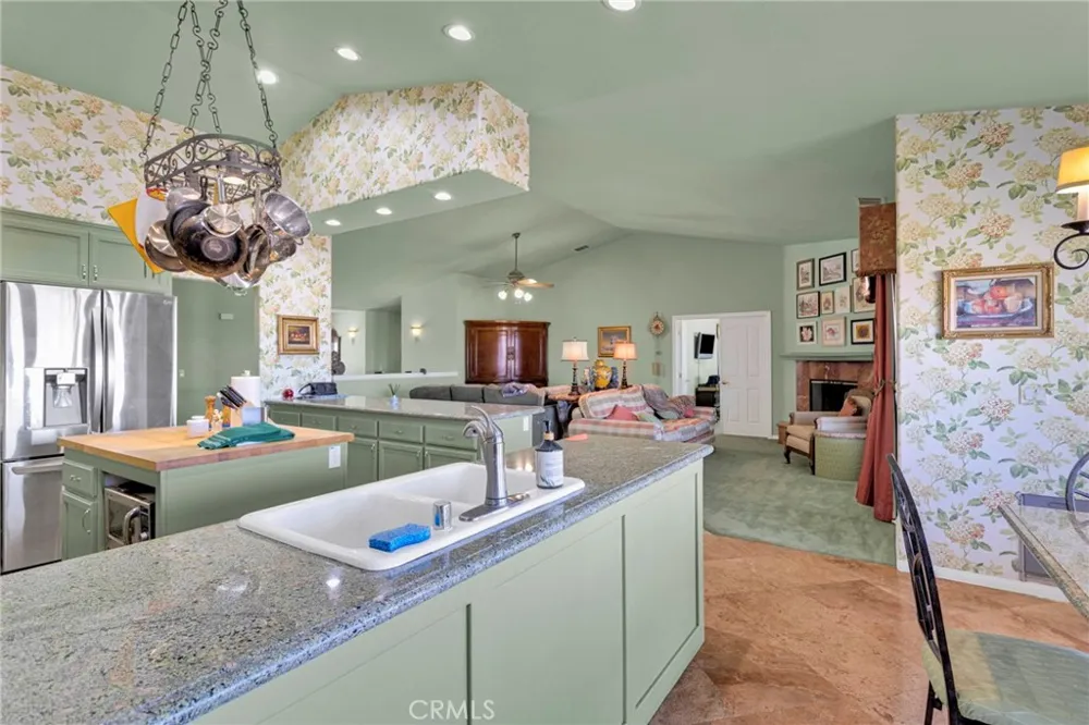 8828 Vincent Court Oak Hills, CA 92344