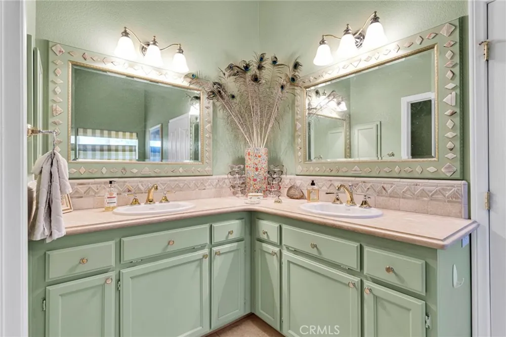 8828 Vincent Court Oak Hills, CA 92344