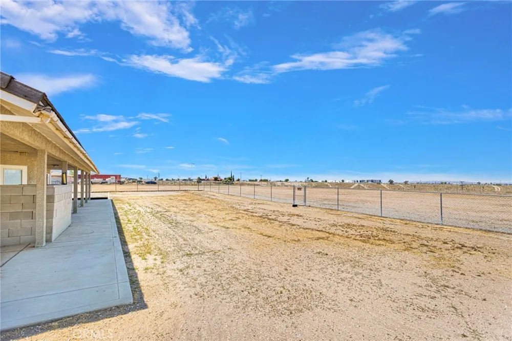 8828 Vincent Court Oak Hills, CA 92344