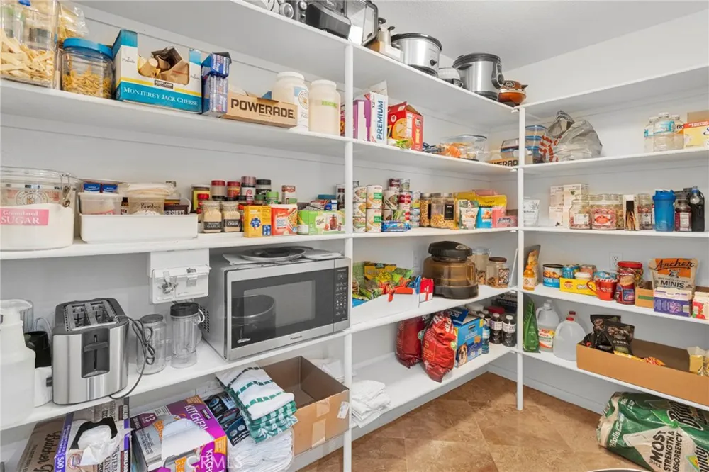 8828 Vincent Court Oak Hills, CA 92344