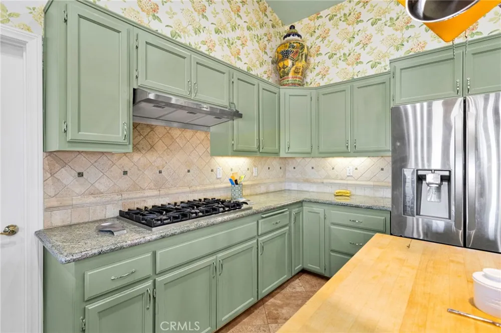 8828 Vincent Court Oak Hills, CA 92344