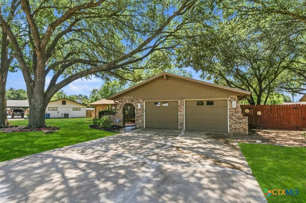 605 Ridgecrest New Braunfels, TX 78130