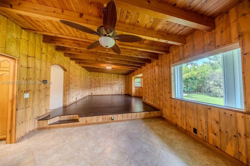 4391 SW 77th Ave Davie, FL 33328