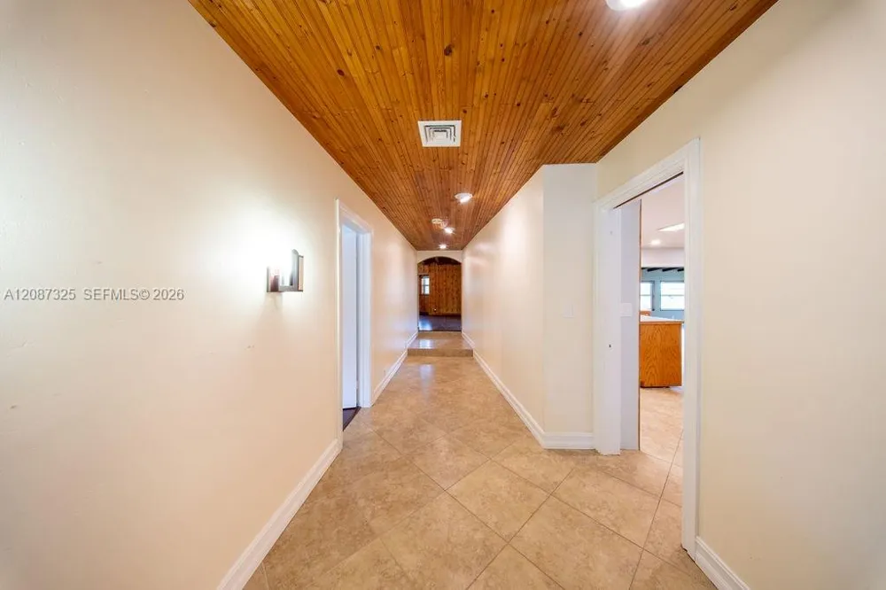 4391 SW 77th Ave Davie, FL 33328