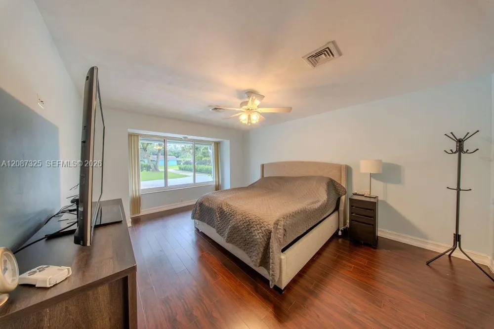 4391 SW 77th Ave Davie, FL 33328