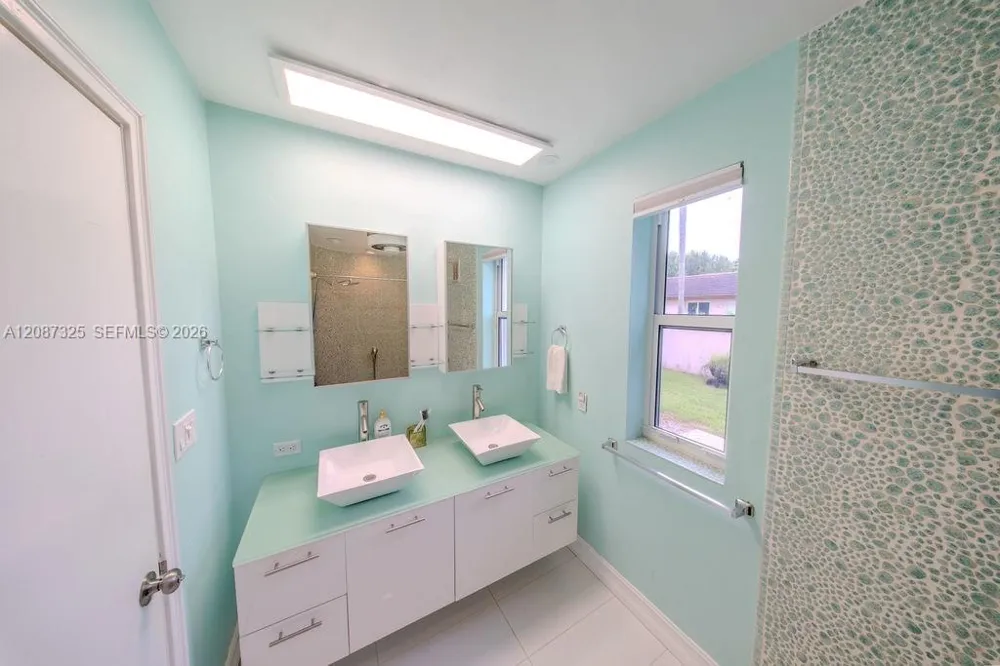 4391 SW 77th Ave Davie, FL 33328
