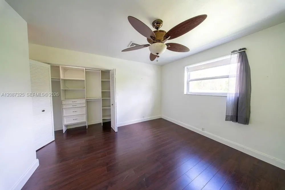 4391 SW 77th Ave Davie, FL 33328