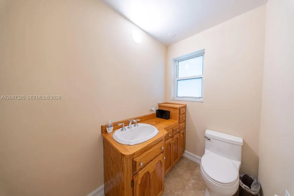 4391 SW 77th Ave Davie, FL 33328